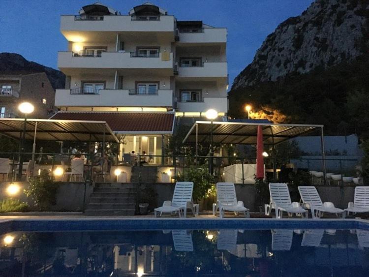 Hotel Lukas Gradac  Exterior foto