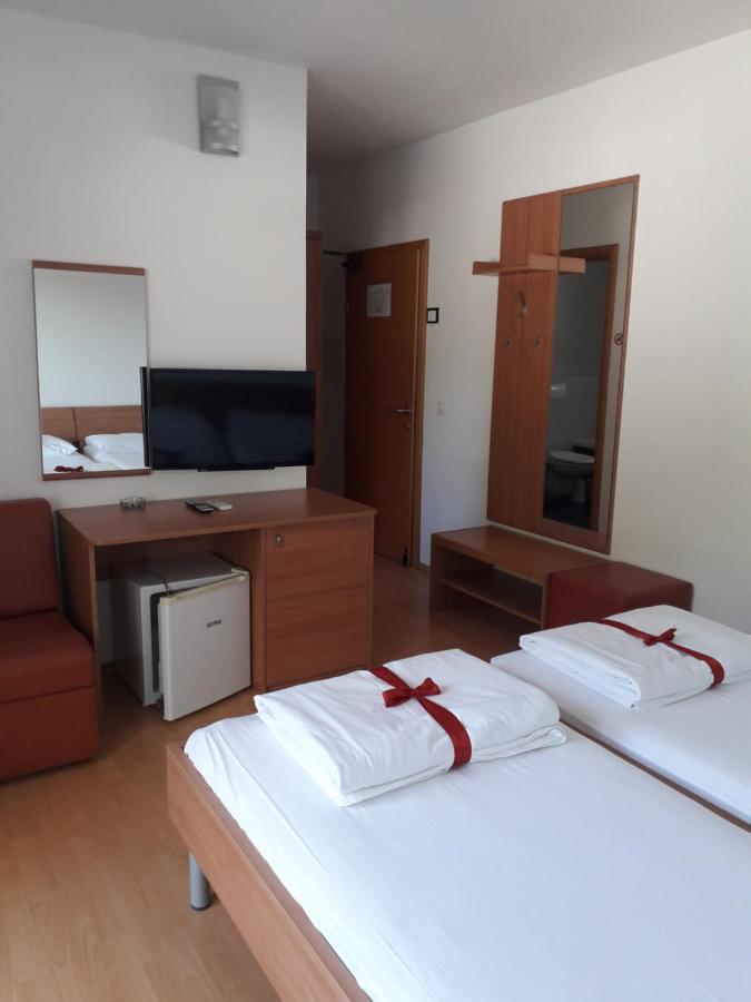 Hotel Lukas Gradac  Exterior foto